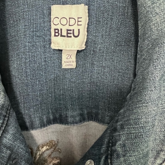 Code Bleu - Women’s Denim Embroidered Floral Jacket, Size 2X - Picture 4 of 7